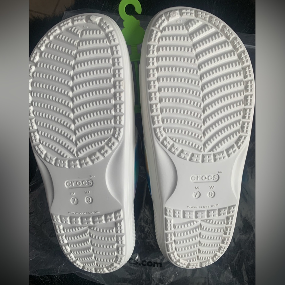 NWT multi colored double strap Crocs, all charms included. Size 9 in Woman - Picture 5 of 5